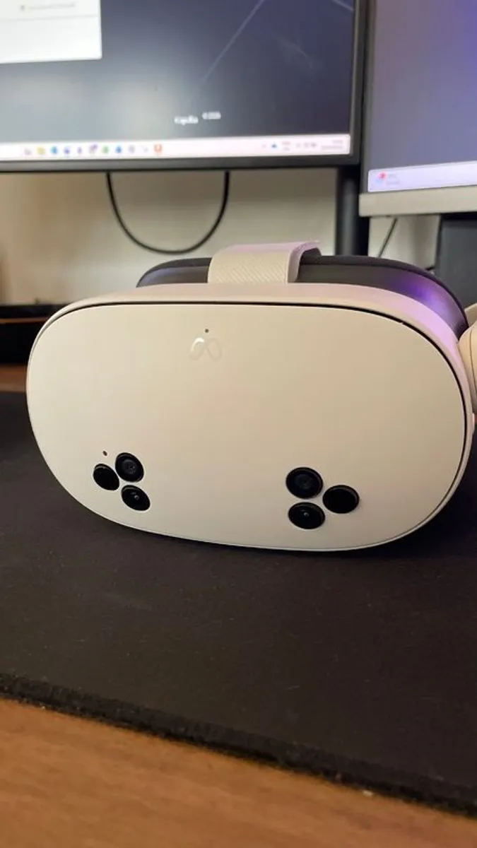 Meta Quest 3S (256GB) Like New Barely Used - Image 4