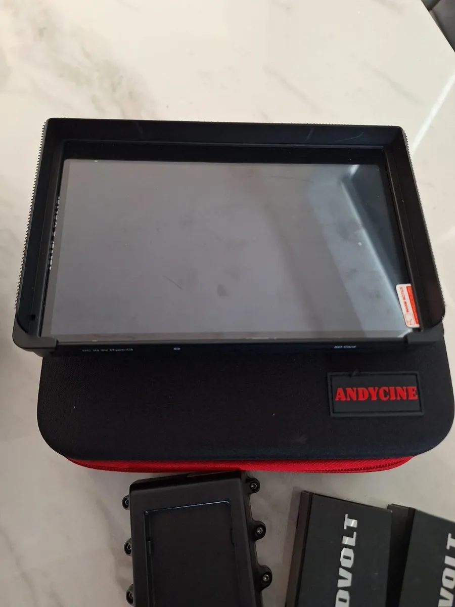 Red camera - Image 4