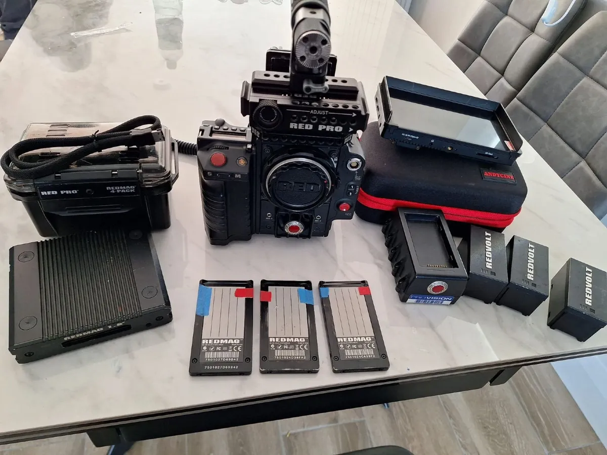 Red camera - Image 1