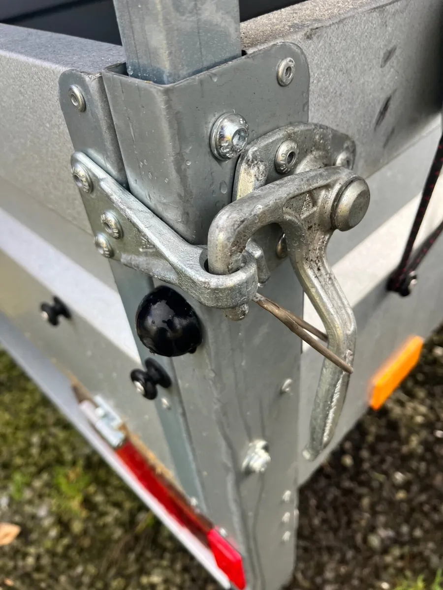 Trailer * NEW * - Image 4