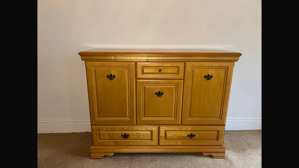 Sitting room unit - Image 1