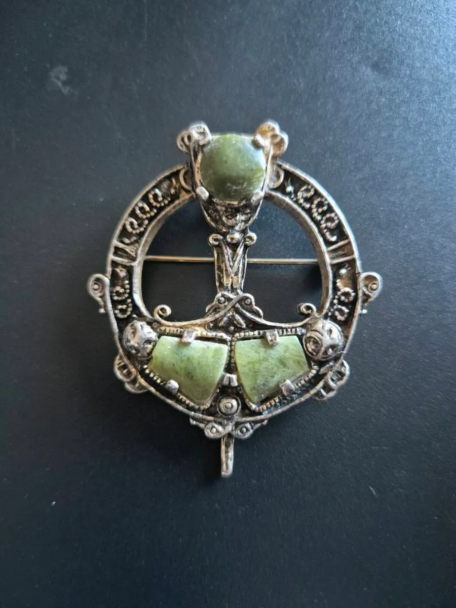 Vintage broaches - Image 2