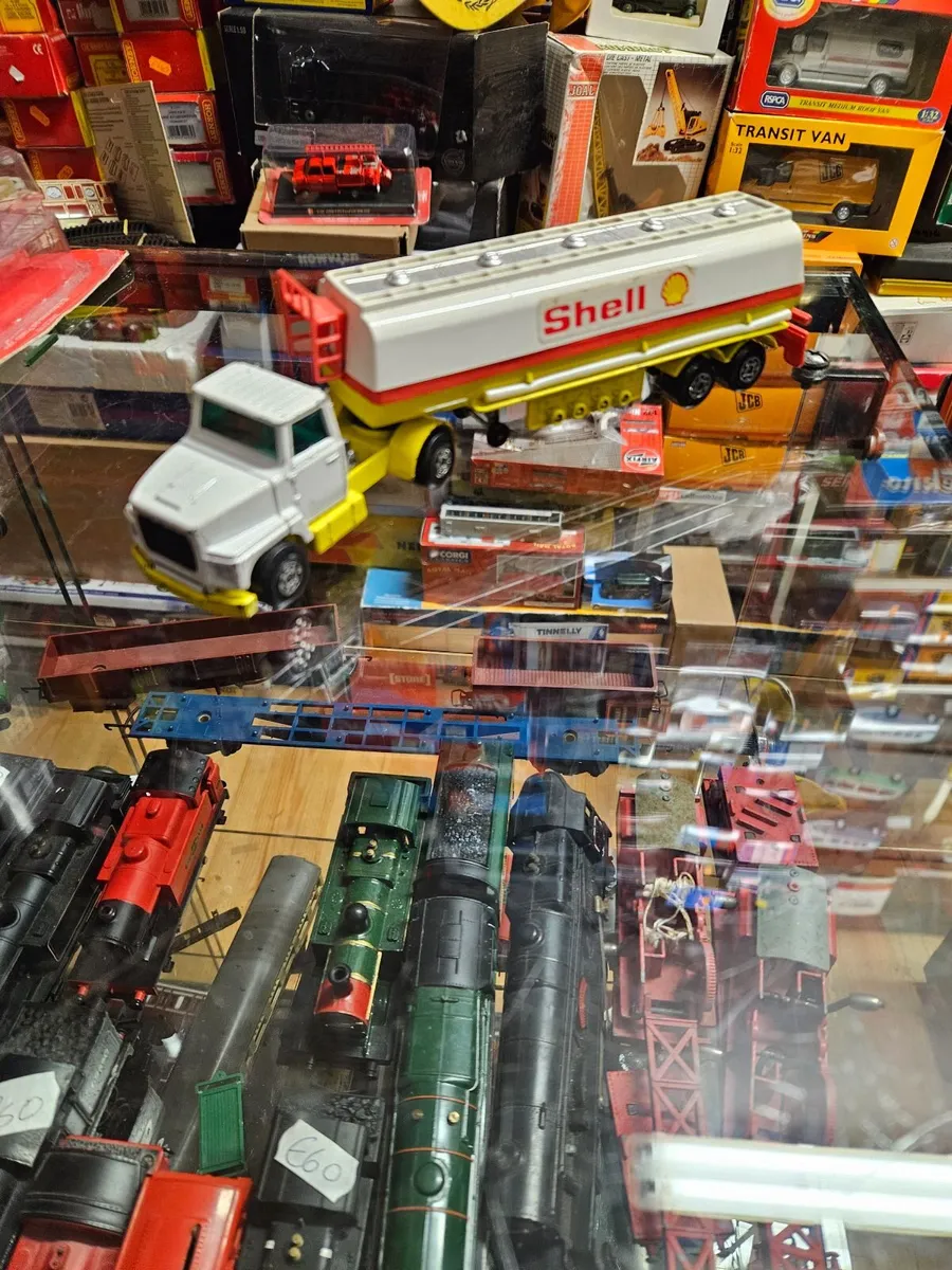 Matchbox Superkings Ford Shell Tanker - Image 1