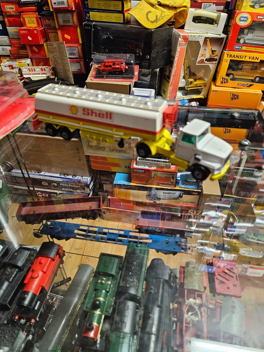 Matchbox Superkings Ford Shell Tanker - Image 2