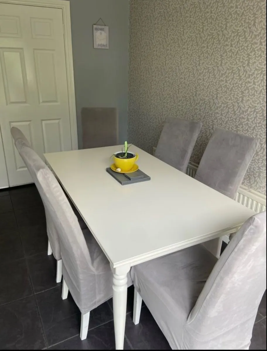 Table & 6 chairs - Image 1