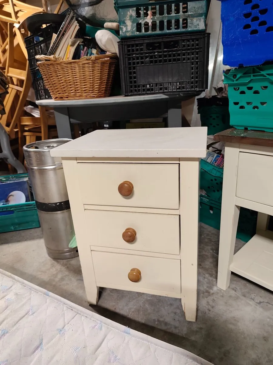 Bedroom furniture - Image 1