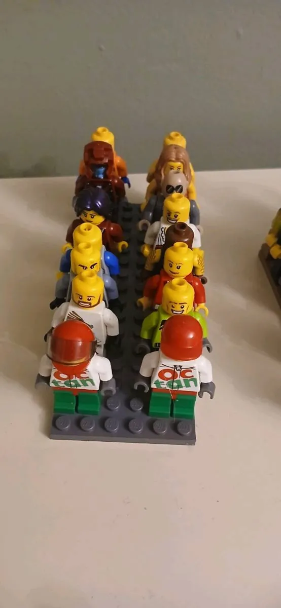 Lego minifigures and accessories - Image 4