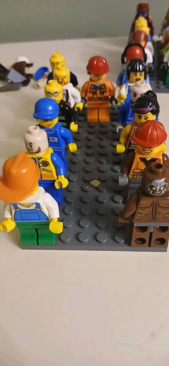Lego minifigures and accessories - Image 2