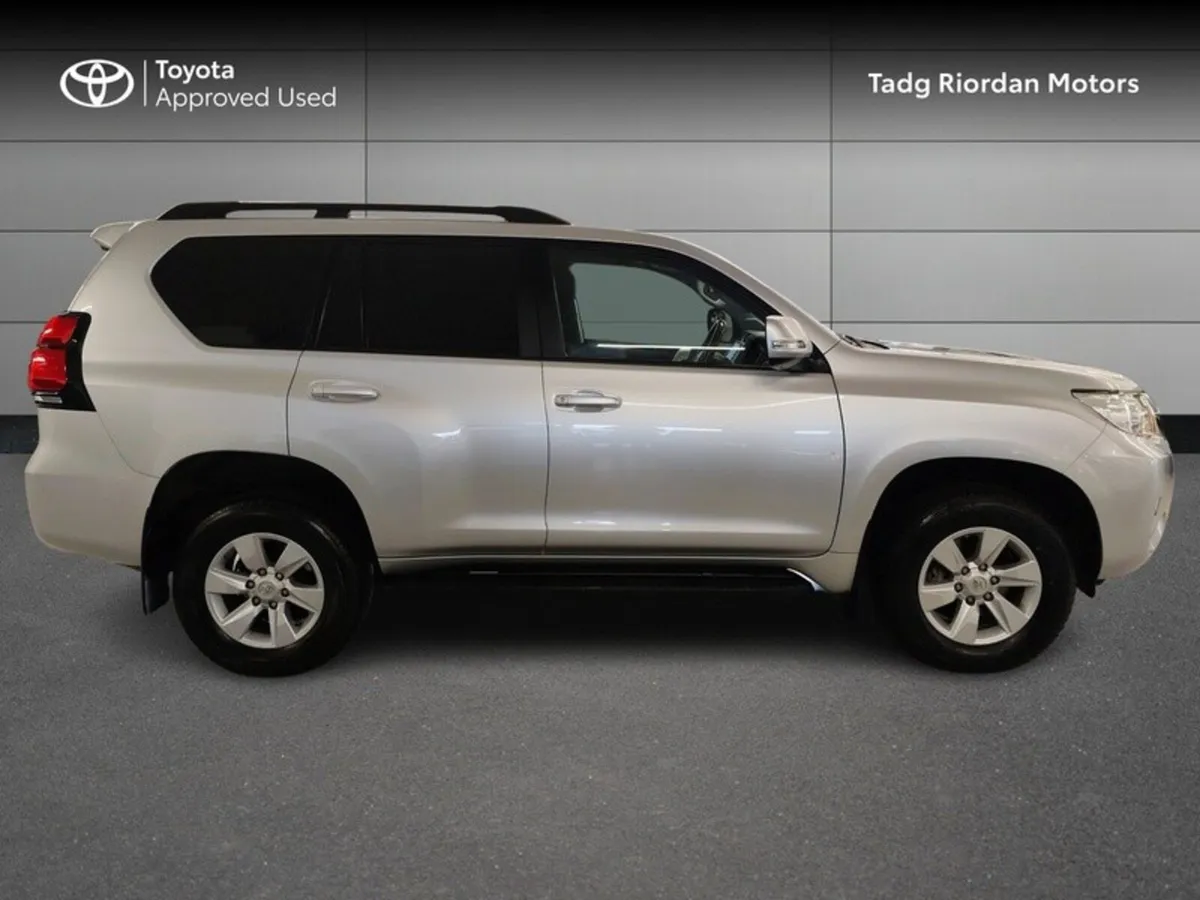 Toyota Land Cruiser LWB COMM A/T - Image 3