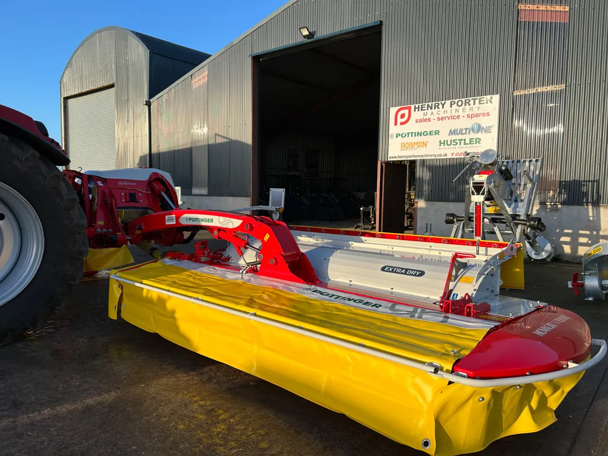 New PÖTTINGER Novacat V10000 ED Butterfly Mowers - Image 2