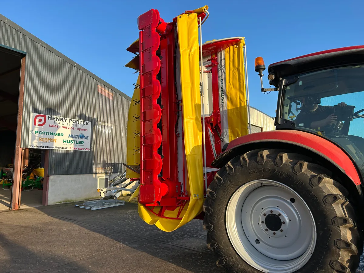 New PÖTTINGER Novacat V10000 ED Butterfly Mowers - Image 1