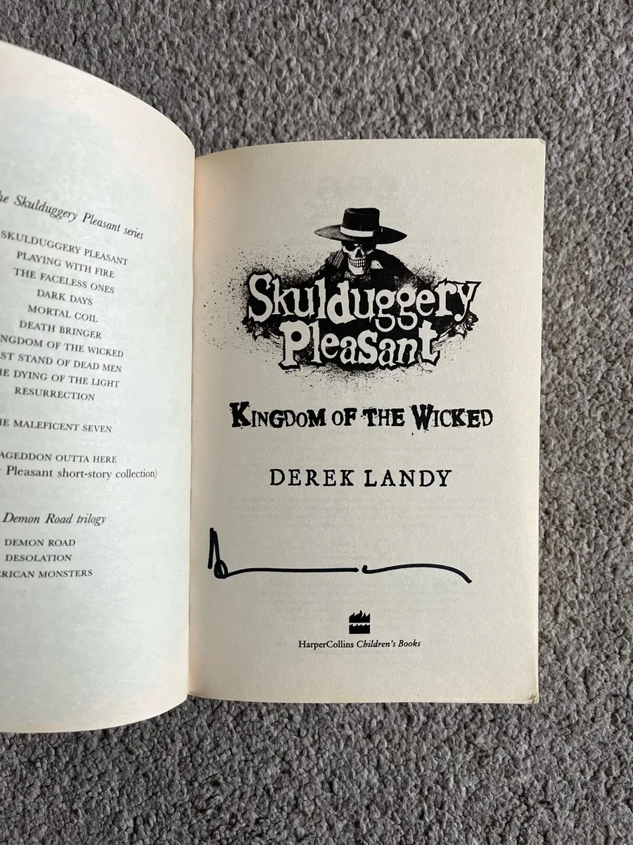 Skullduggery pleasant signed book collection - Image 2