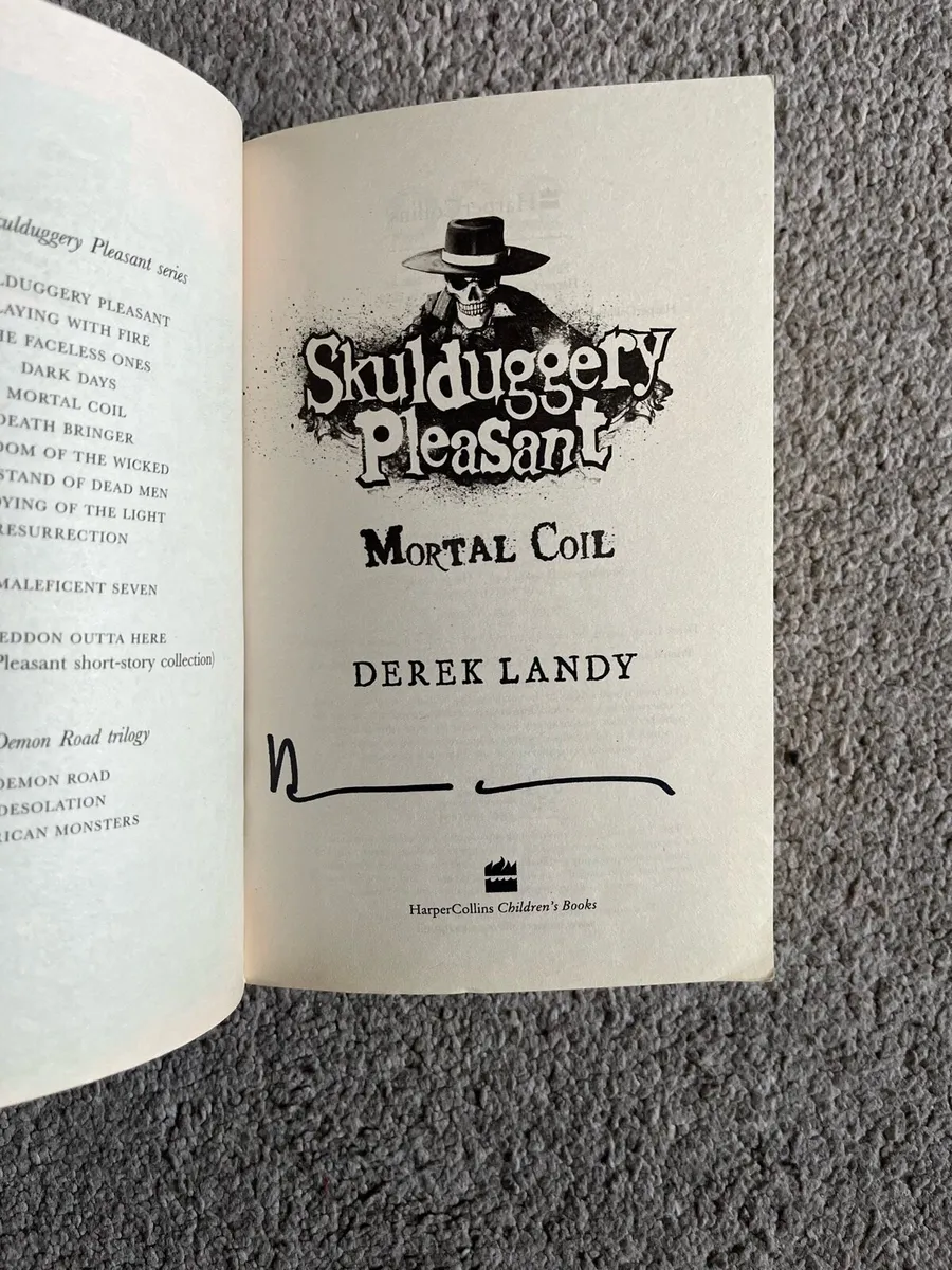 Skullduggery pleasant signed book collection - Image 4