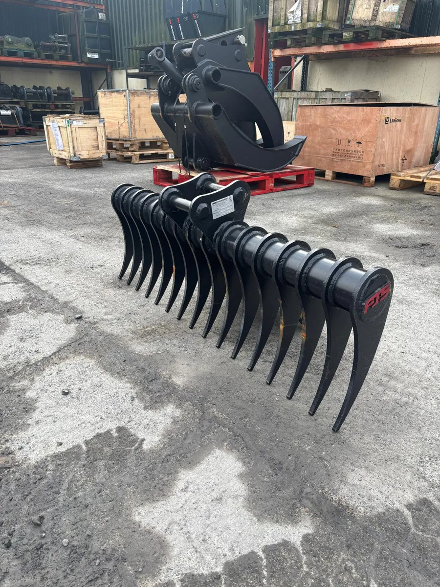 Hand Engineering Lawn Rake - Image 1