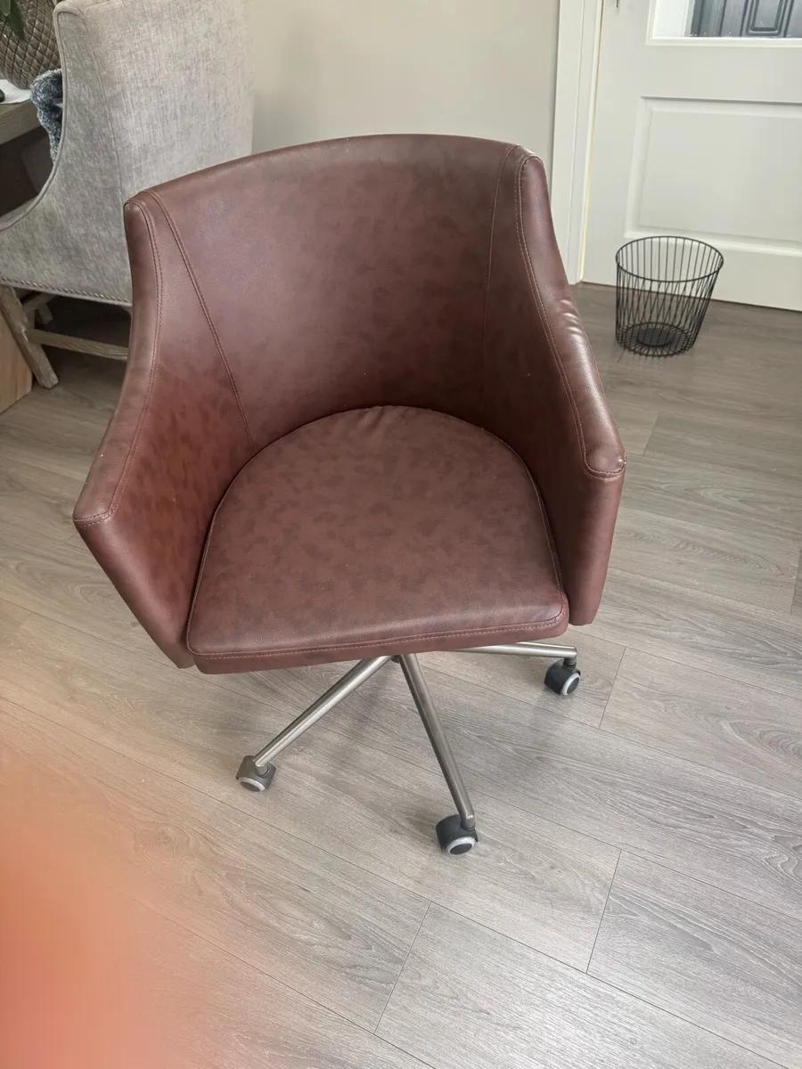 Desk and chair - Image 3