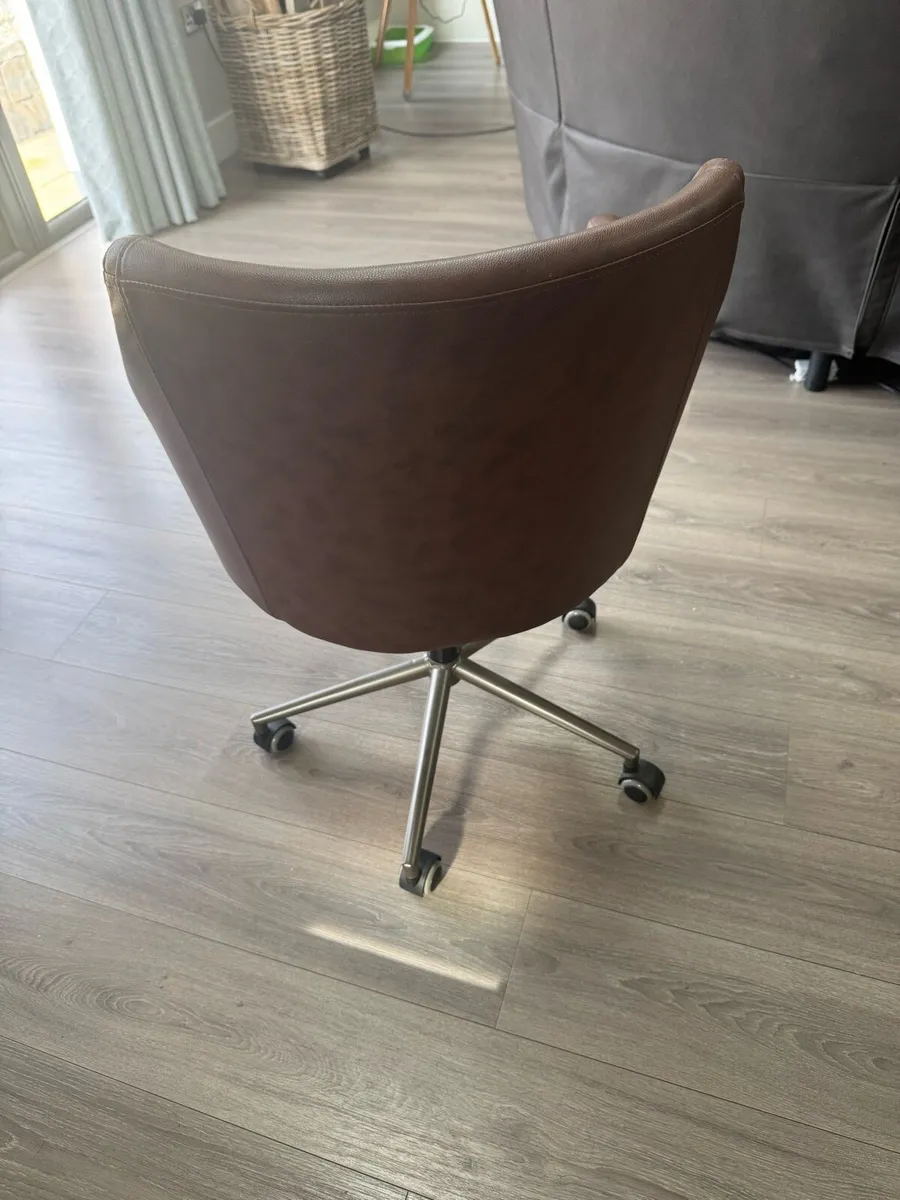 Desk and chair - Image 4