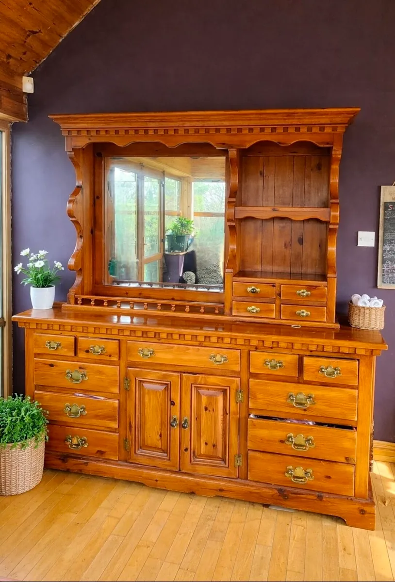 Solid pine 2 piece dresser - Image 1