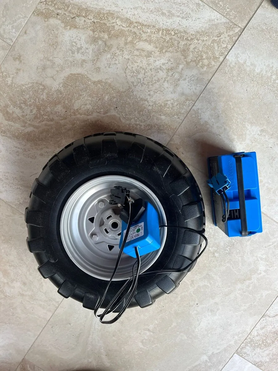 Peg Perego Red 330W Quad - Image 4