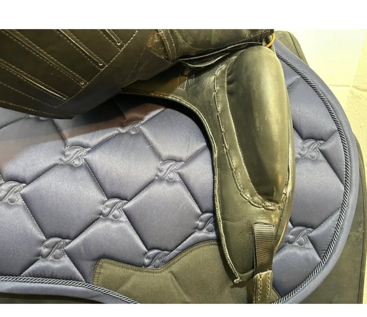 18” Saoirse Saddlery Dressage Saddle - Image 2