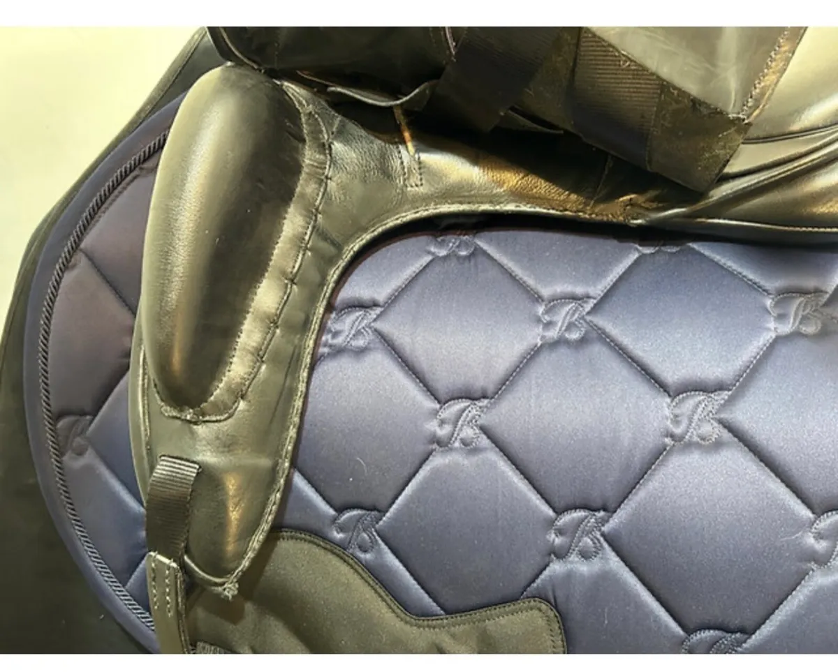 18” Saoirse Saddlery Dressage Saddle - Image 4