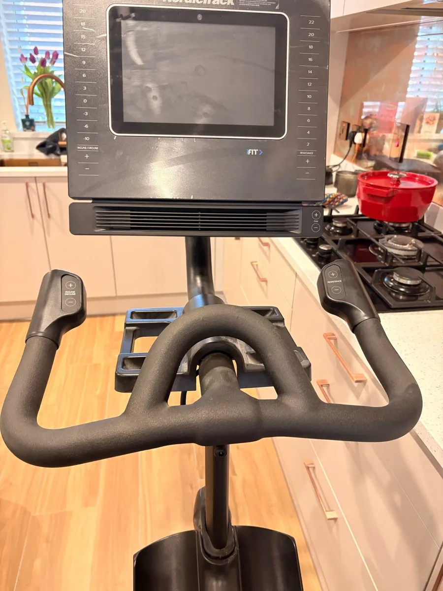 Nordic track spin bike - Image 4