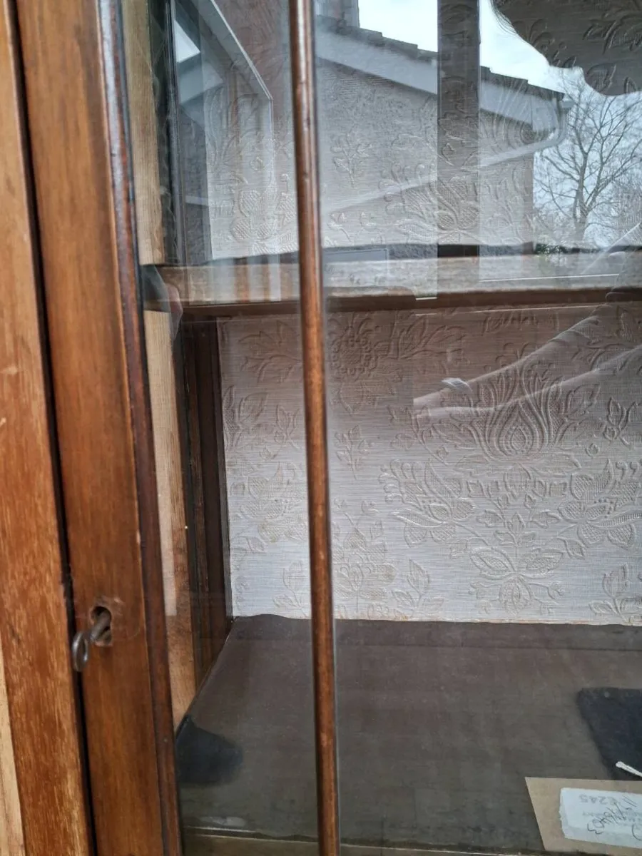 Antique display cabinet - Image 2