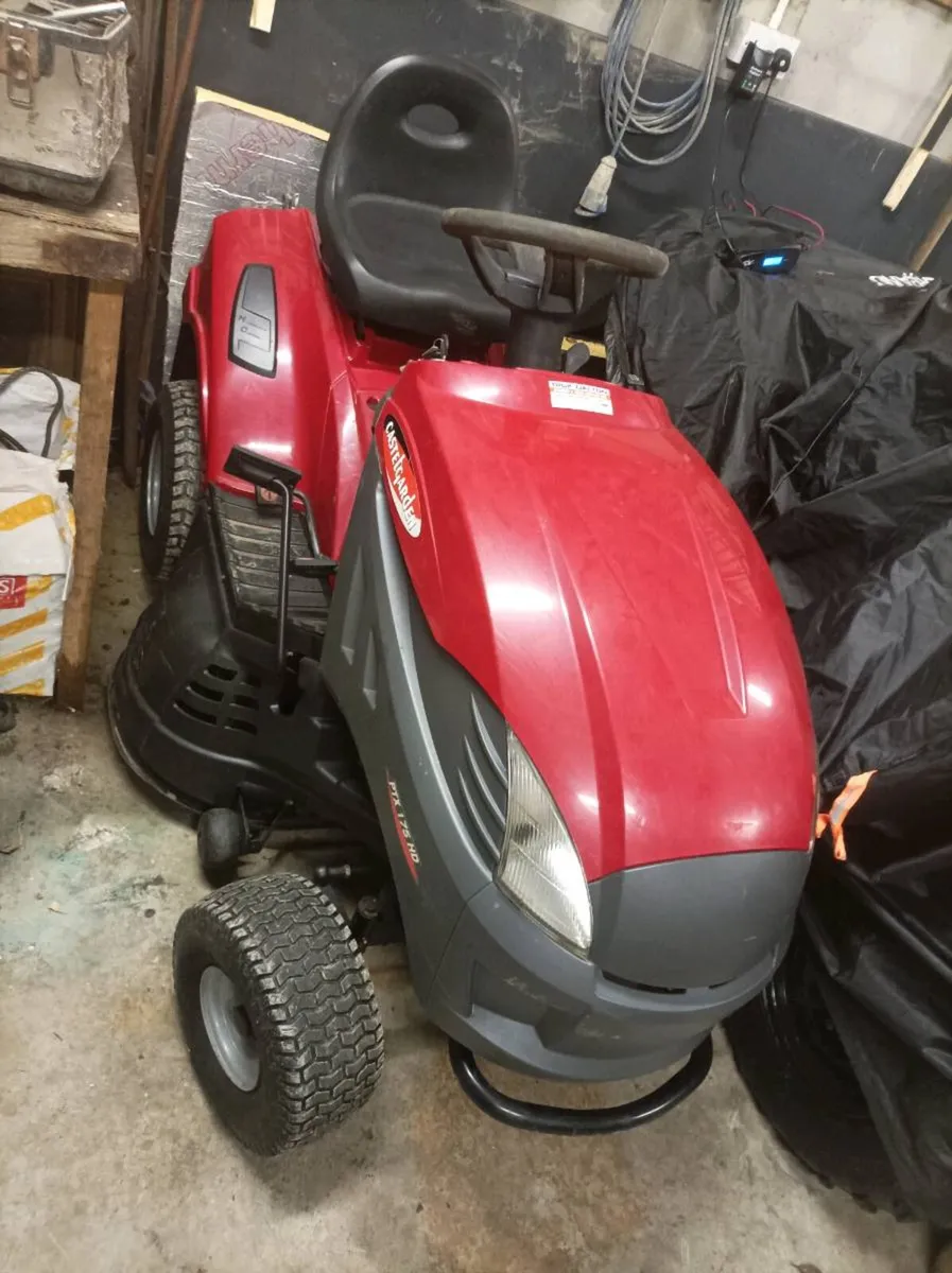 Ride on lawnmower - Image 1