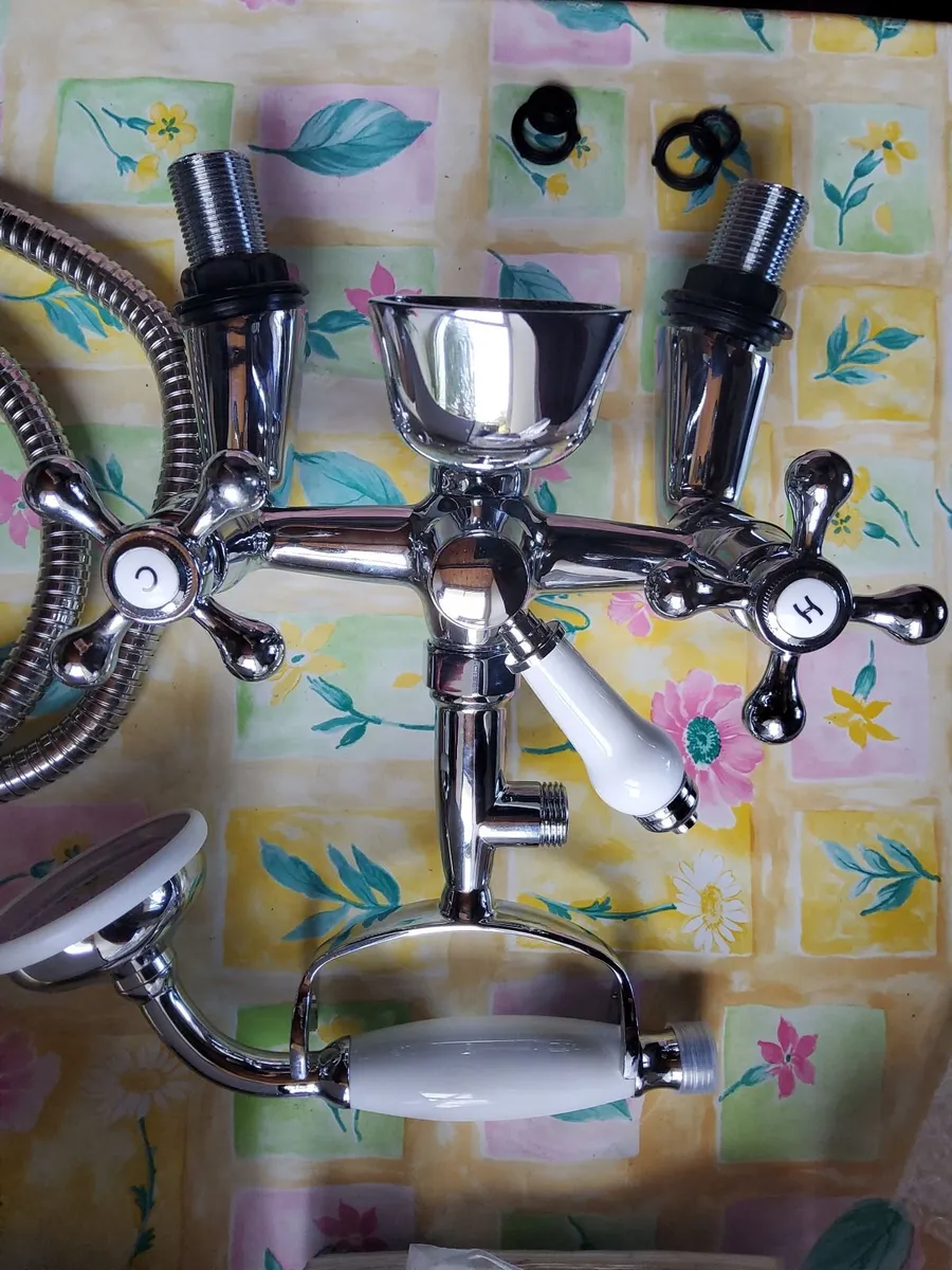 Bath and sink taps - Image 3