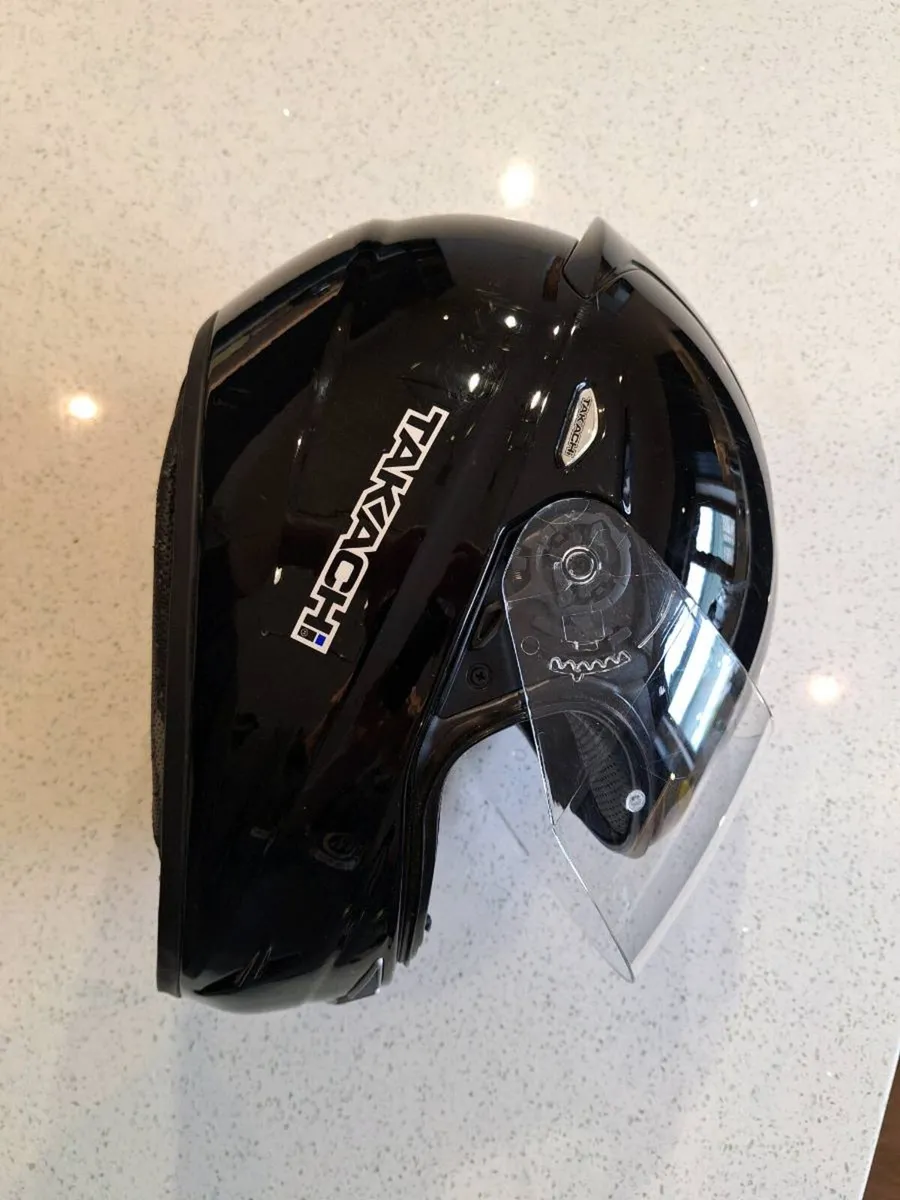 Motorcycle crash helmet - Image 1