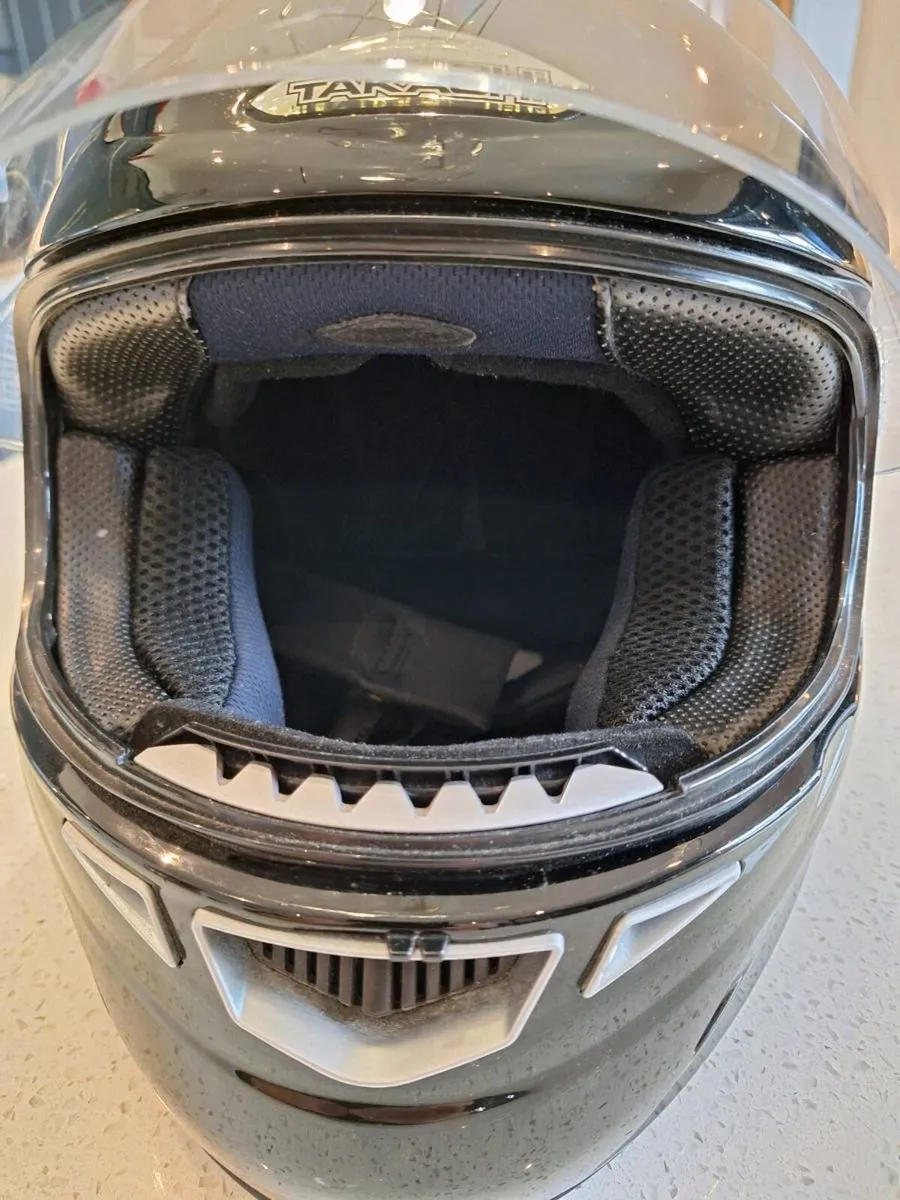 Motorcycle crash helmet - Image 3
