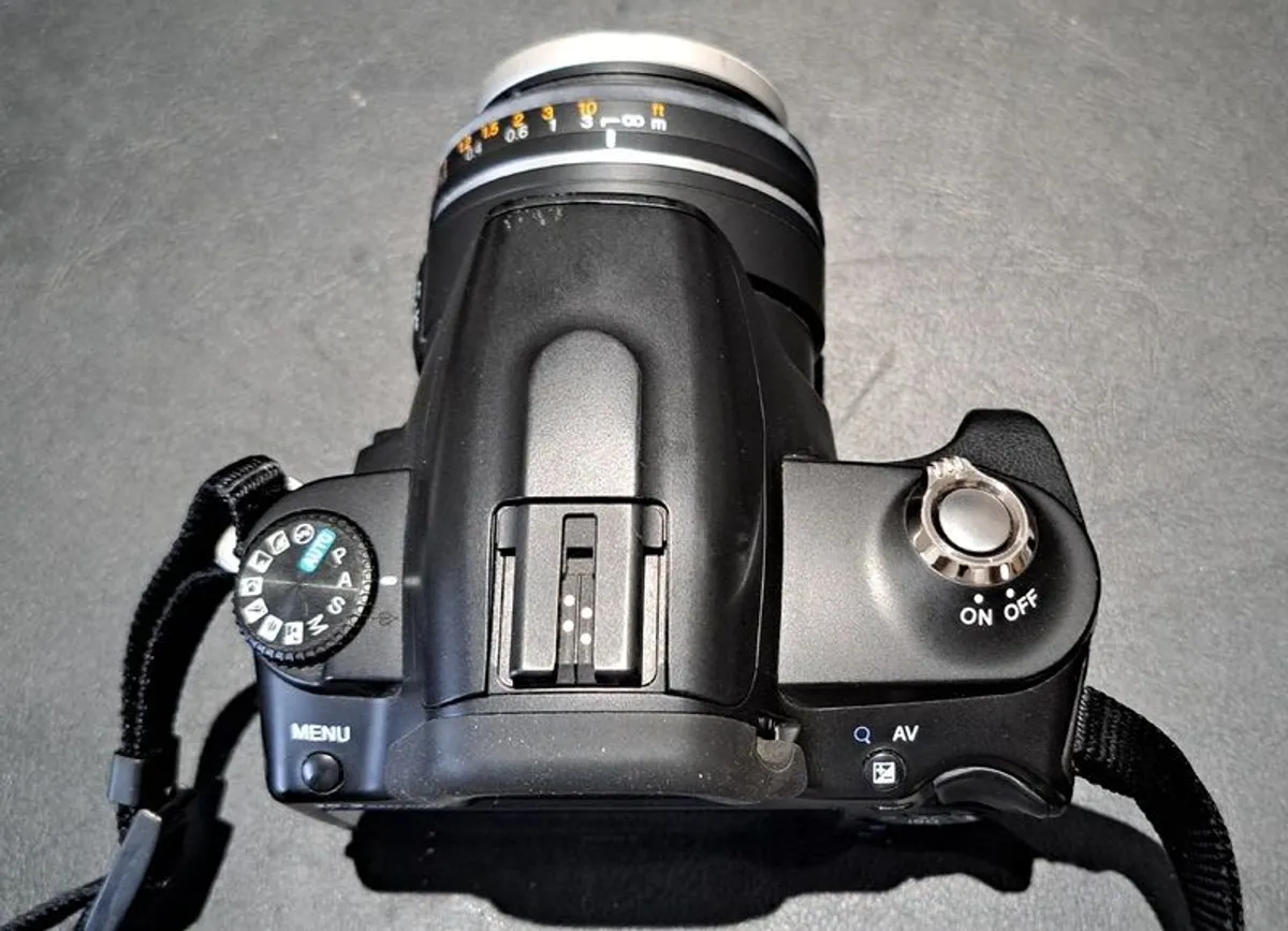 Sony A230 DSLR digital camera + lenses - Image 4