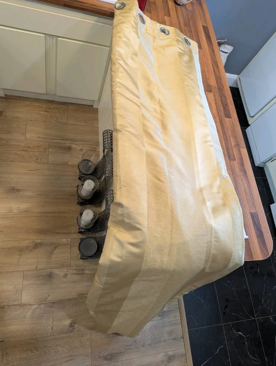 Curtains - Image 2