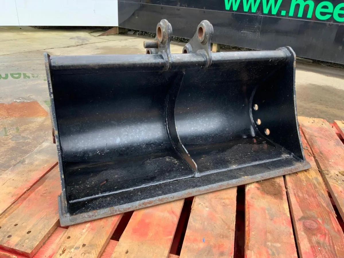 30" JCB GRADING BUCKET.......30mm PINS.......643. - Image 3