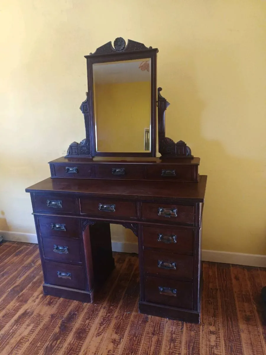 Dressing table