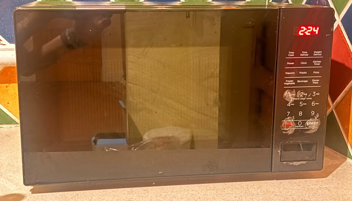 Microwave (Almost New)