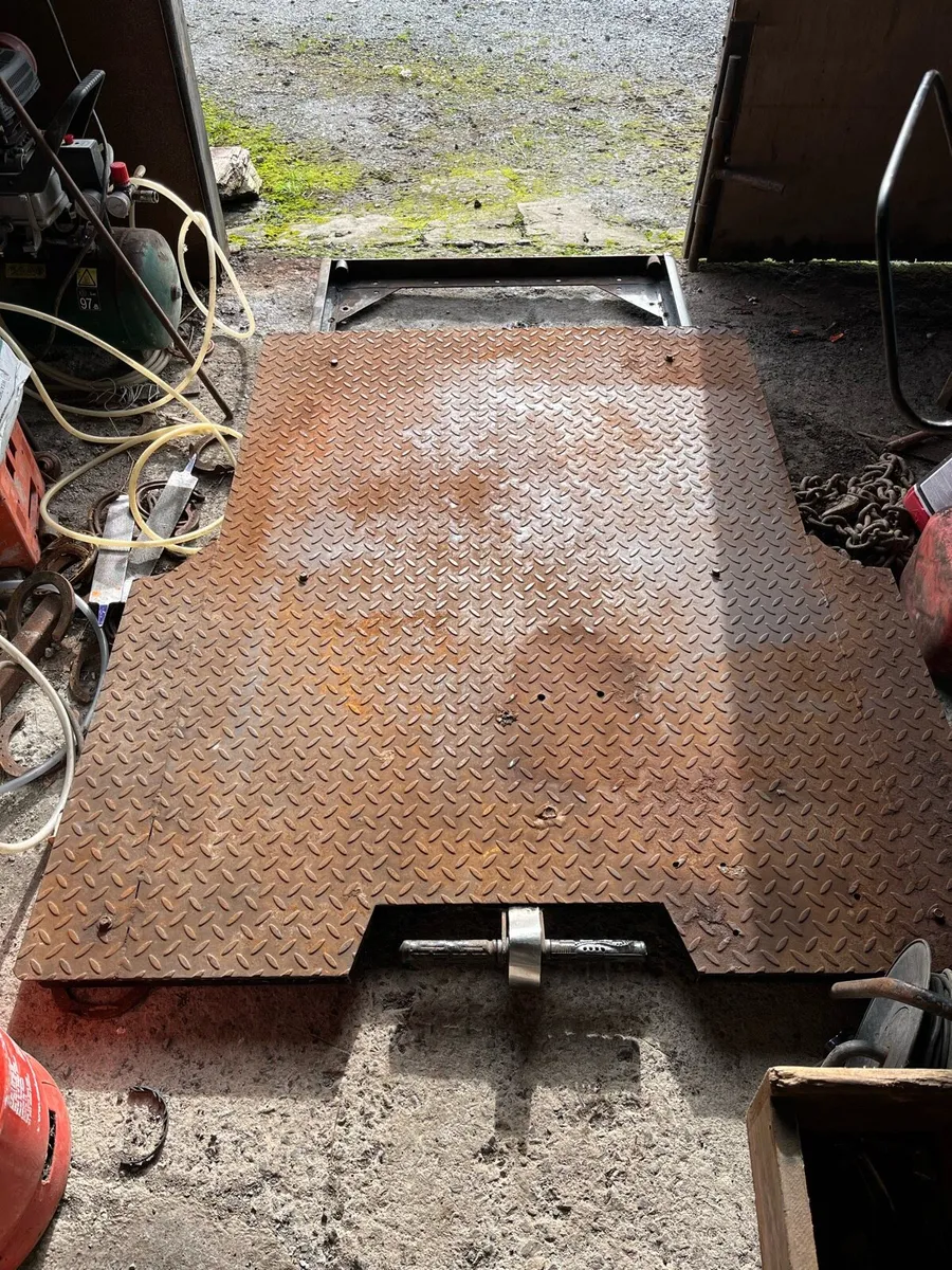 Sliding floor for back of crew cab/hilux - Image 2