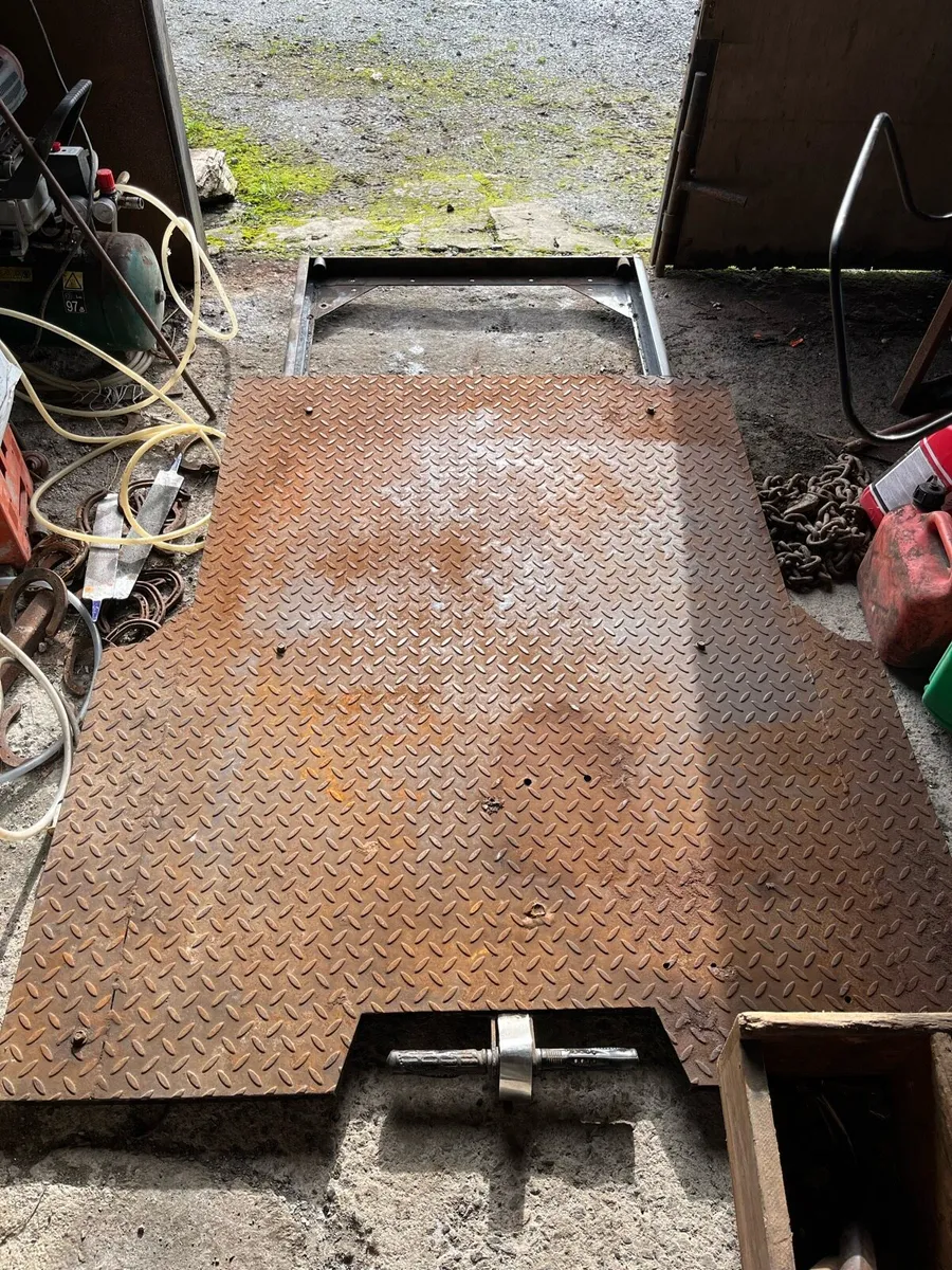 Sliding floor for back of crew cab/hilux - Image 3