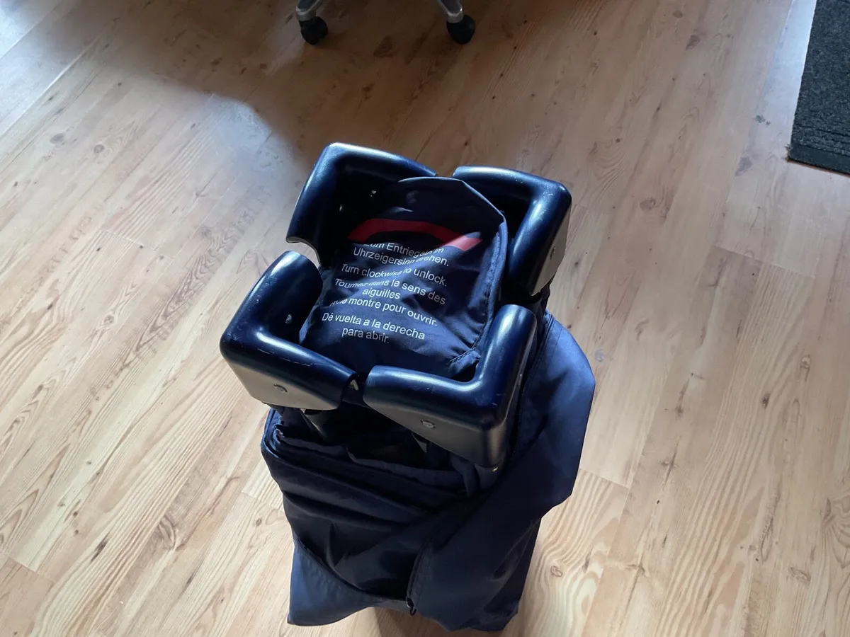 Travel cot - Image 1