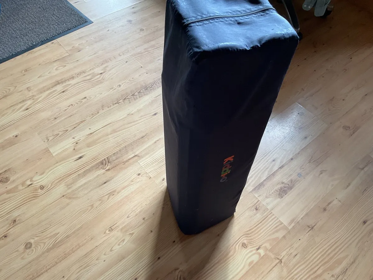 Travel cot - Image 3