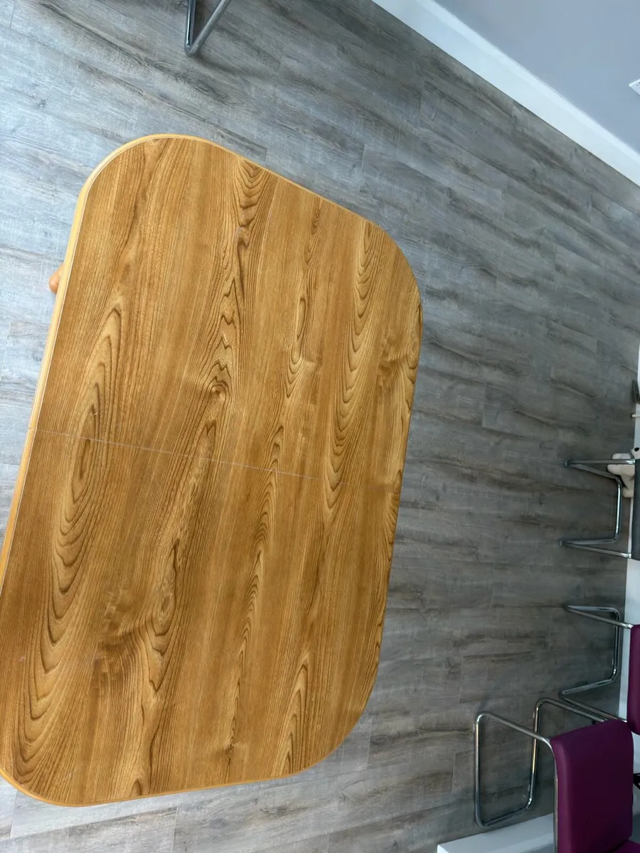 Kitchen table - Image 1