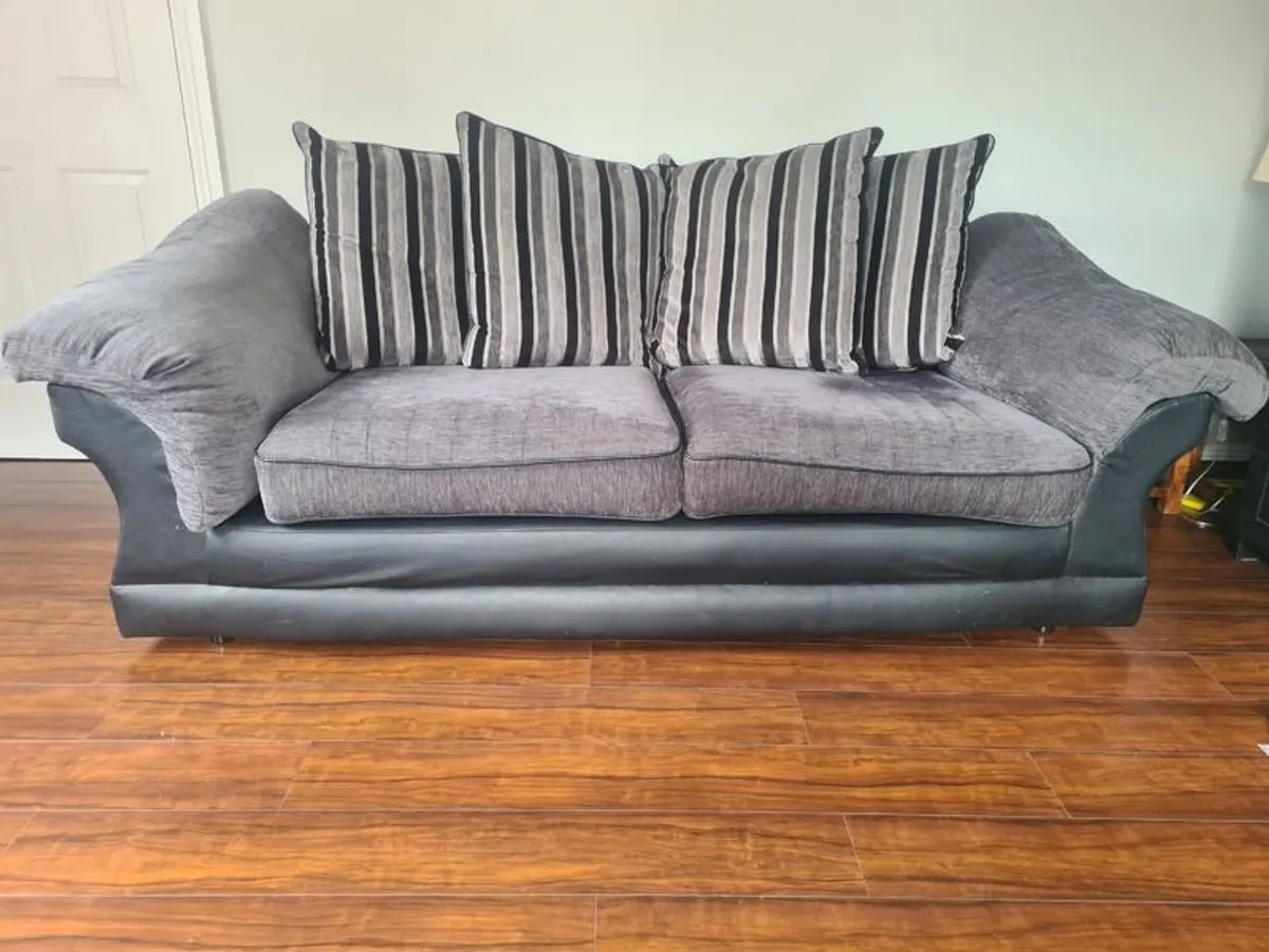 3 seater and 2 seater sofa suite - Image 1