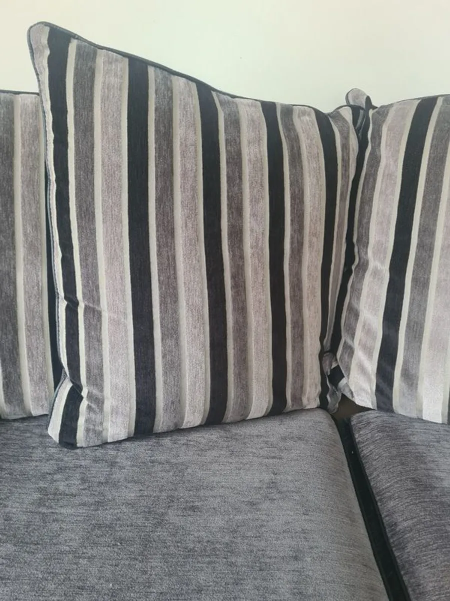 3 seater and 2 seater sofa suite - Image 3