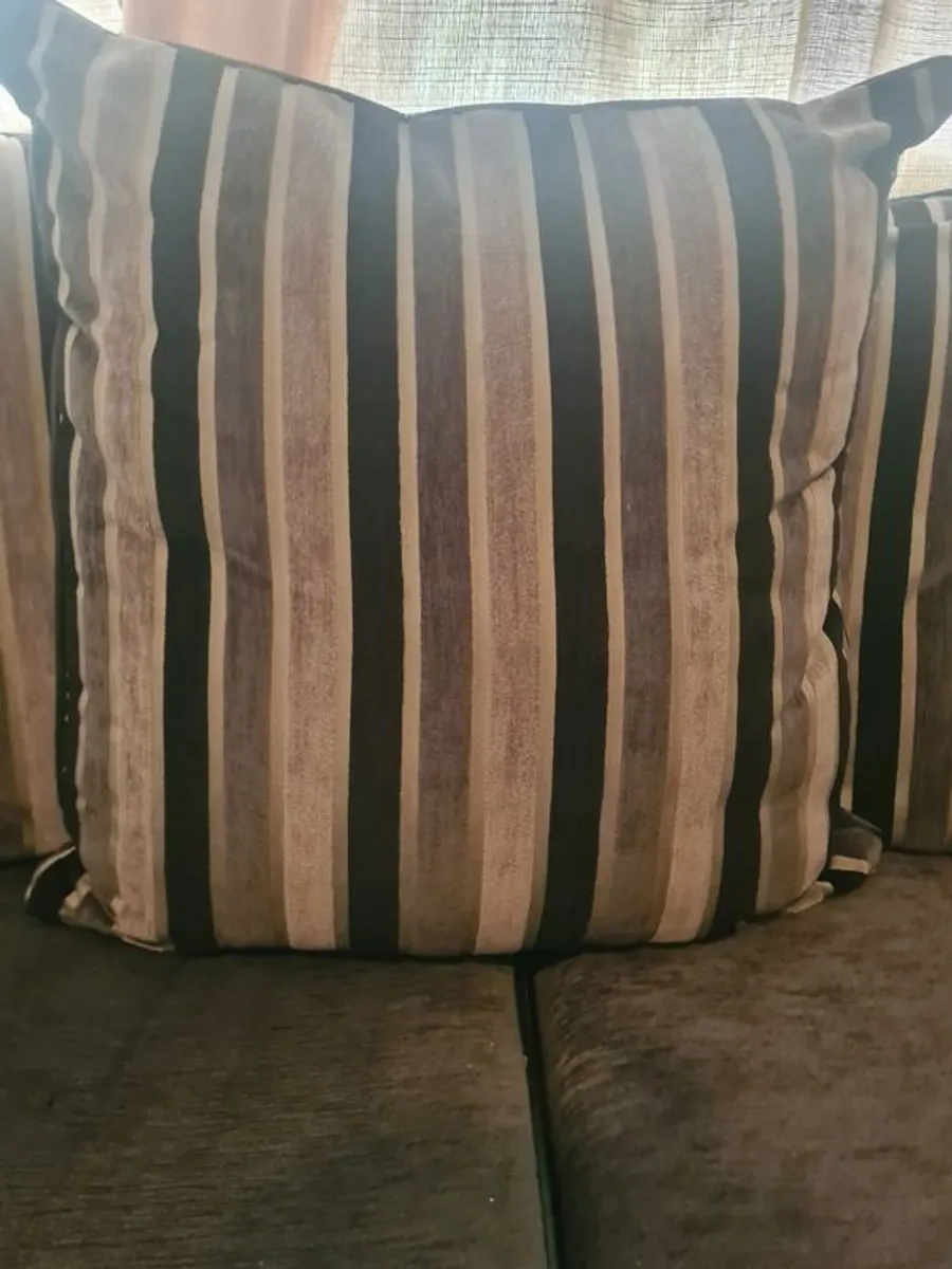 3 seater and 2 seater sofa suite - Image 4