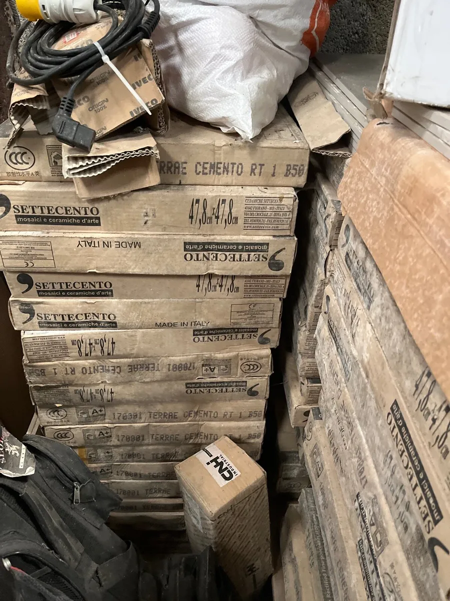 Tiles floor - Image 1