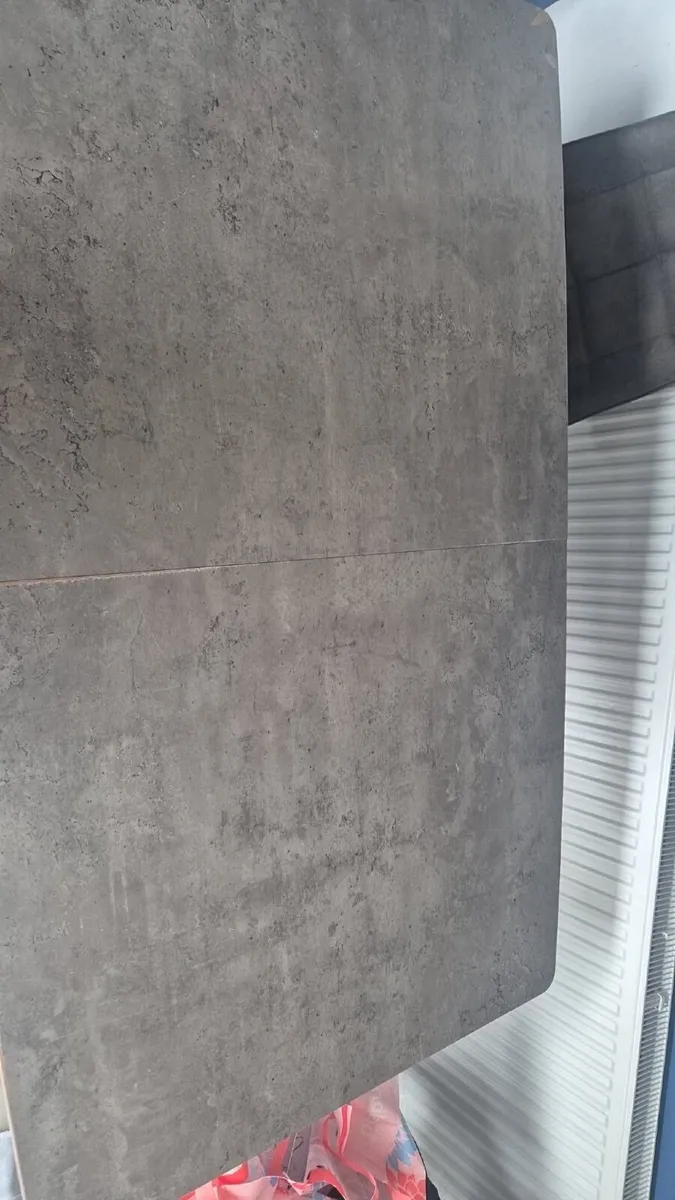 Kitchen table - Image 1