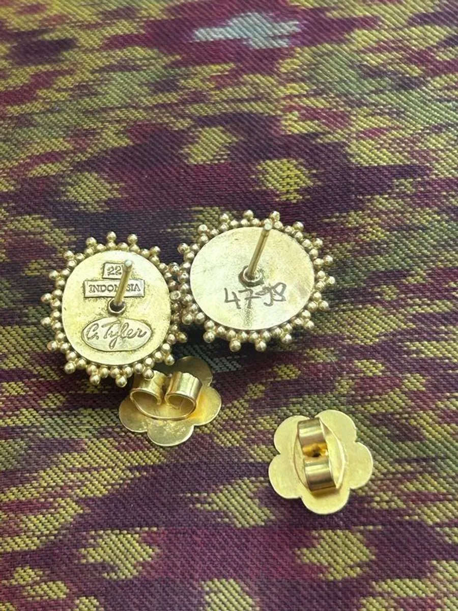 Carolyn Tyler Designer 22ct Gold & Tahitian Pearl Earrings - Image 2