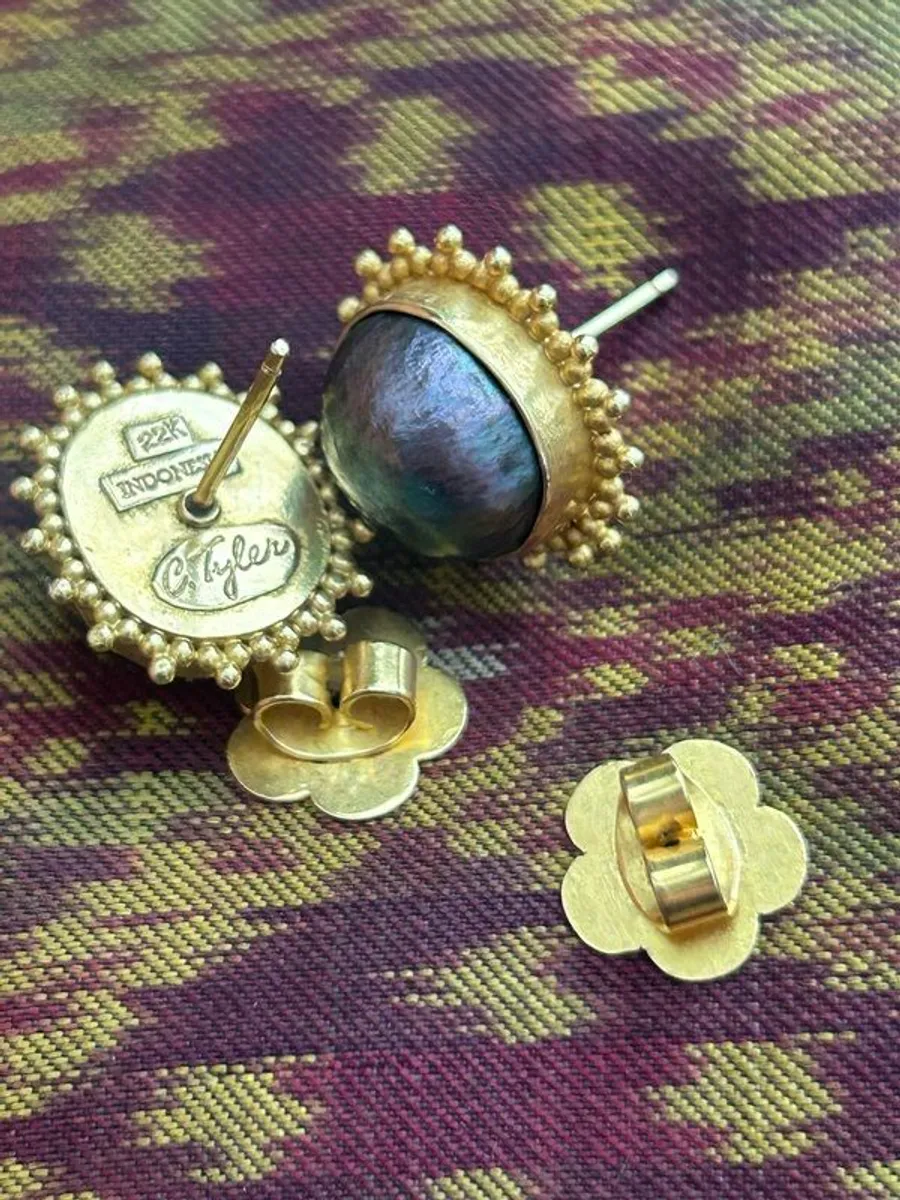 Carolyn Tyler Designer 22ct Gold & Tahitian Pearl Earrings - Image 3