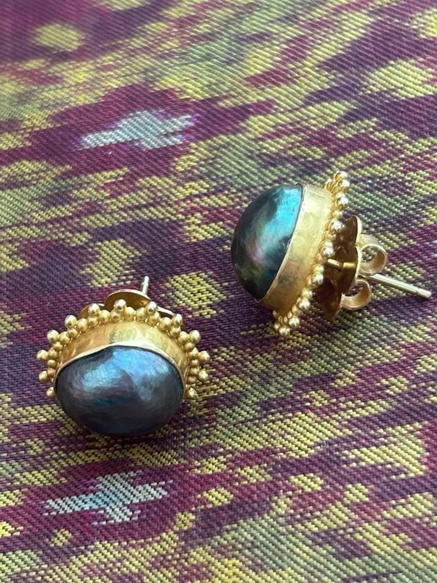 Carolyn Tyler Designer 22ct Gold & Tahitian Pearl Earrings - Image 4