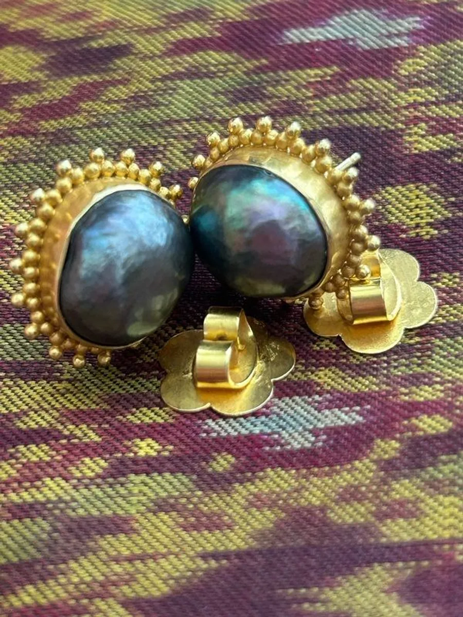 Carolyn Tyler Designer 22ct Gold & Tahitian Pearl Earrings - Image 1