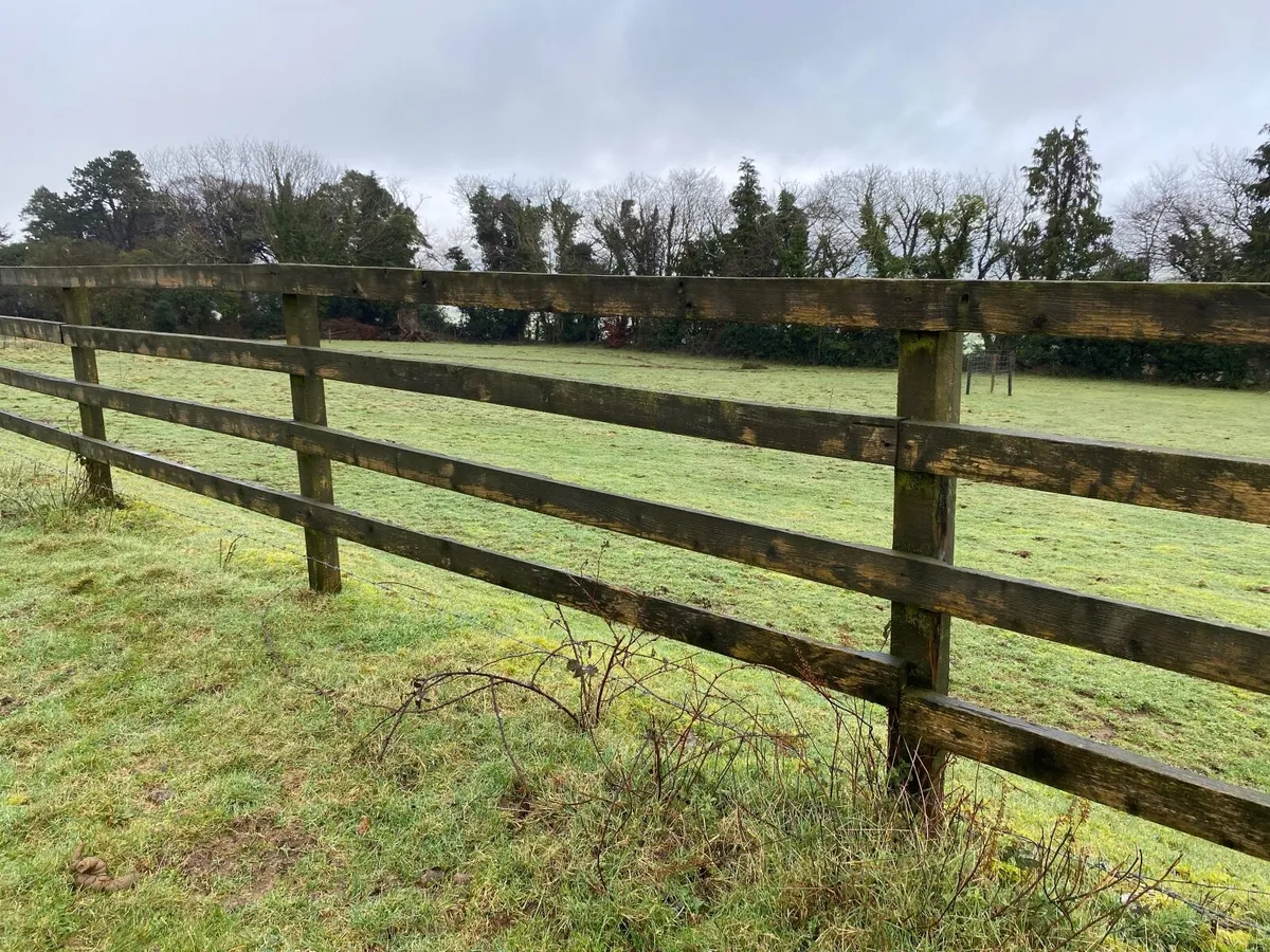 Wooden railing and post - Image 2